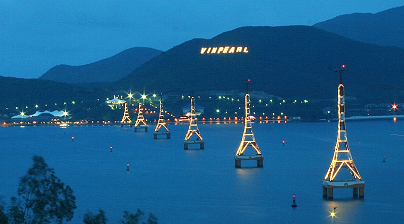 Cáp treo đến Vinpearl Land Nha Trang về đêm - giới thiệu về Vinpearl Land Nha Trang